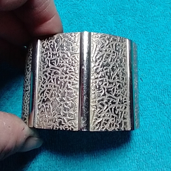 Textured Silver Wide Large Cuff Bracelet vintage - Picture 6 of 7